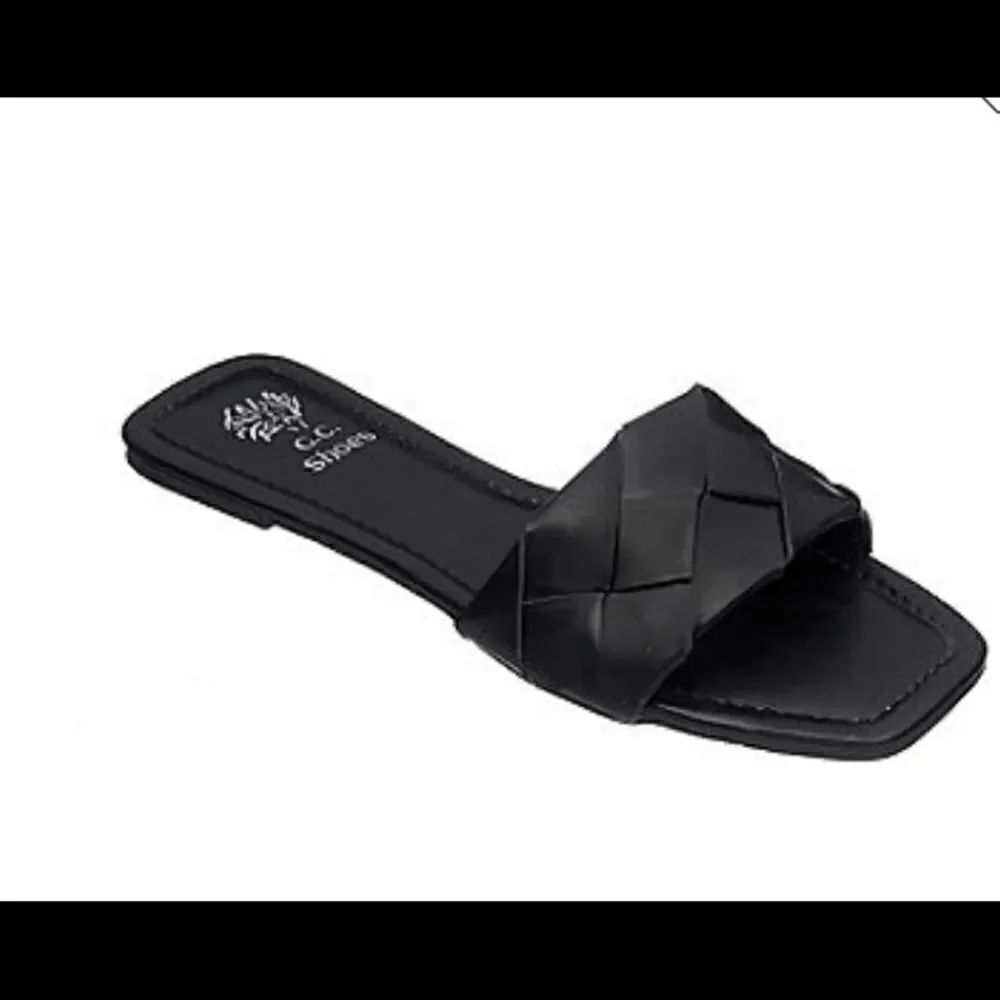 GC Shoes Womens Claudine Flat Sandals